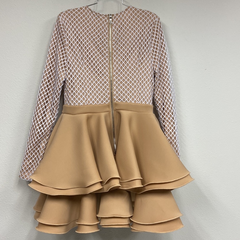 NWT Pretty Little Appliqué Detail Big Ruffle Performance, Mini Dress Size 10 - Picture 6 of 16